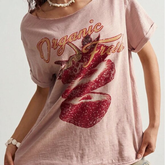 BOUTIQUE DESIGNER LOOK STRAWBERRY GRAPHIC TEE - Picture 2 of 4